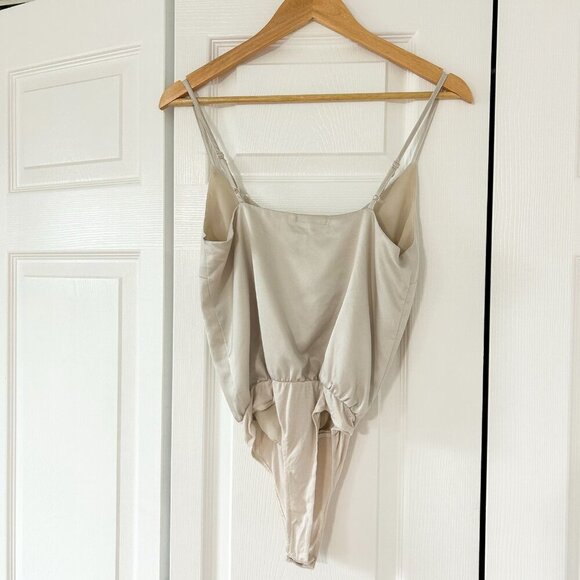 Francesca’s Mi Ami Champagne Satin Button Front Bodysuit Women’s Size XS - Picture 7 of 9